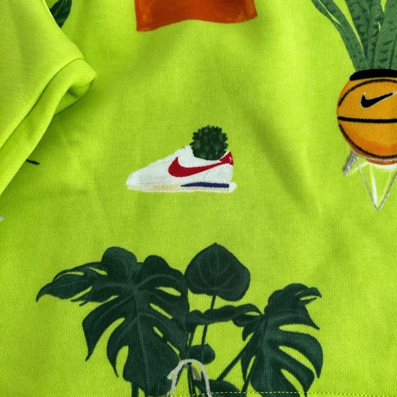 $60 Mens Size M Nike Court Cortez Plant Graphic Printed Sweatshorts DV9613-321 - Picture 2 of 9